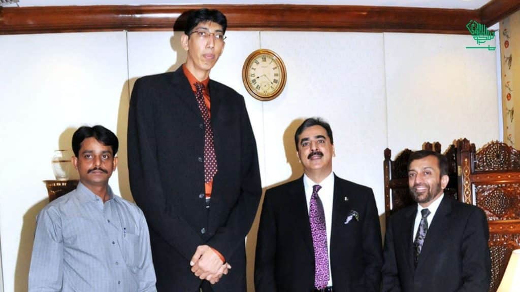 Tallest people Naseer Soomro