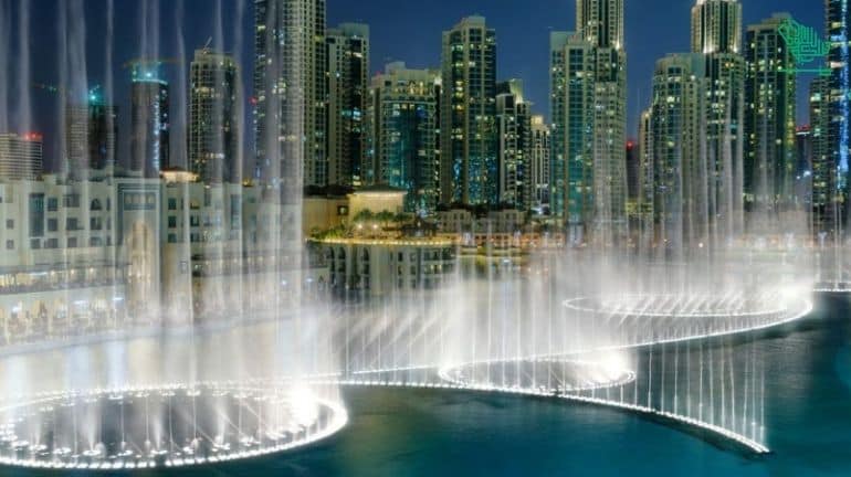 Dubai Fountain Things to do in Dubai Saudiscoop (2)