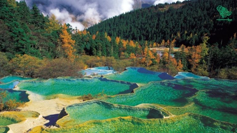 Crystal blue lake, Jiuzhaigou National Park-top-7-must-visit-places-of-the-world-and-why-saudiscoop (1 (13)