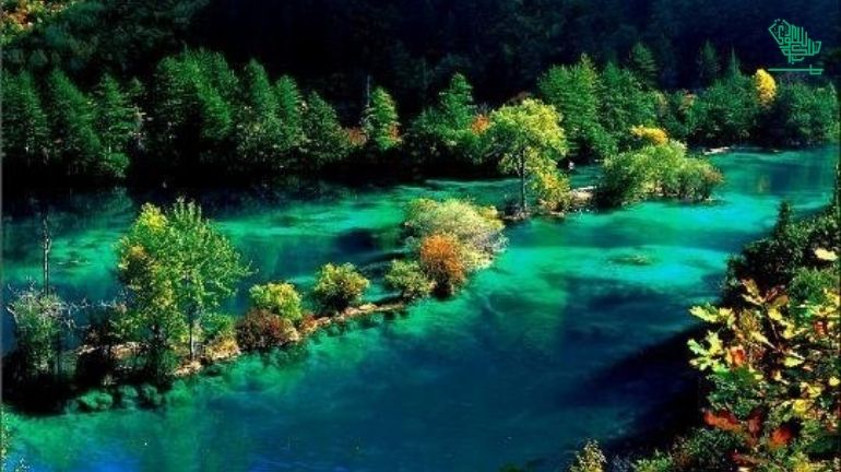 Crystal blue lake, Jiuzhaigou National Park-top-7-must-visit-places-of-the-world-and-why-saudiscoop (1 (19)
