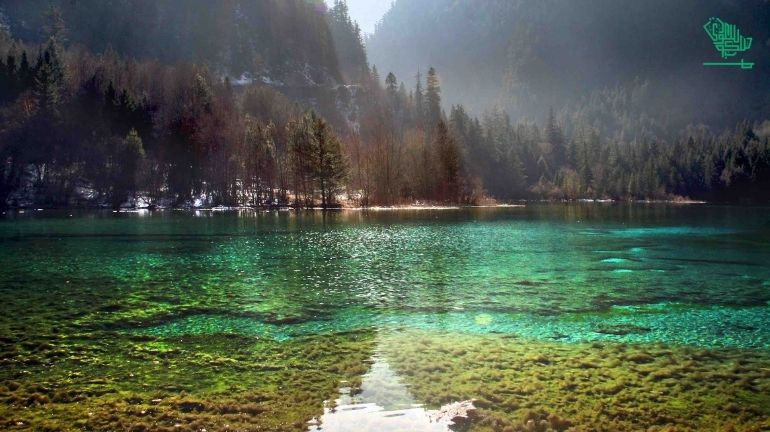 Crystal blue lake, Jiuzhaigou National Park-top-7-must-visit-places-of-the-world-and-why-saudiscoop (1