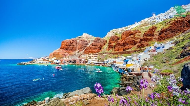 Santorini, Greece-top-7-must-visit-places-of-the-world-and-why-saudiscoop (2)