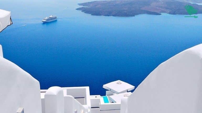Santorini, Greece-top-7-must-visit-places-of-the-world-and-why-saudiscoop (3)
