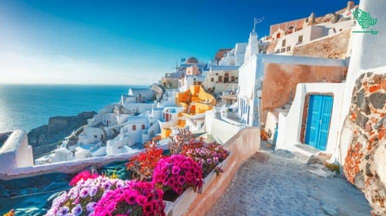 Santorini, Greece-top-7-must-visit-places-of-the-world-and-why-saudiscoop (5)