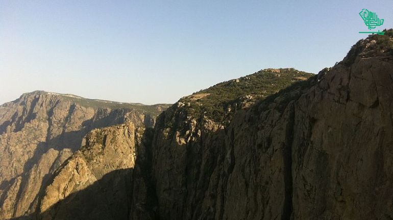 Jabal Mareer-exploring-beautiful-cities-al-namas-tanomah-saudiscoop