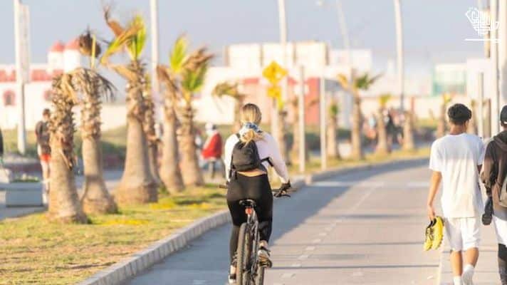 top-six-fun-weekend-activities-jeddah-november-Ride a bicycle along the beach-saudiscoop